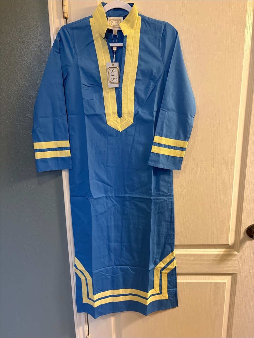 Sail to Sable Cornflower Blue Caftan with Pale Yellow Trim - Picture 4 of 16